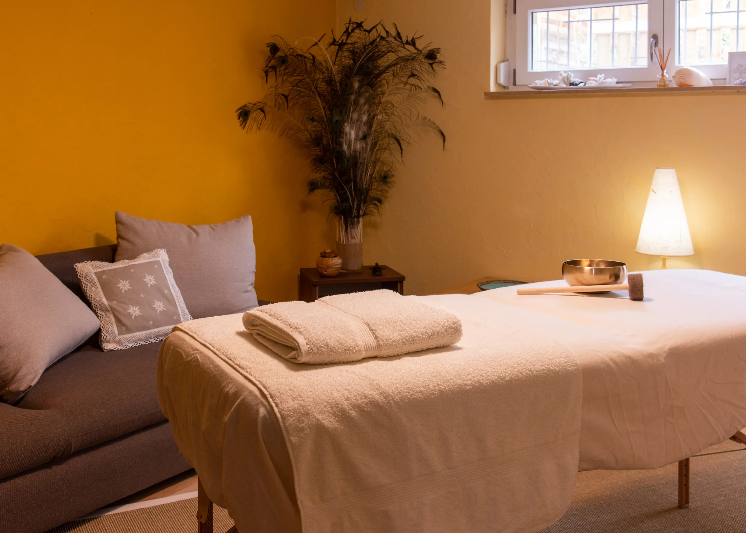 Serene Atmosphäre eines Massagestudios